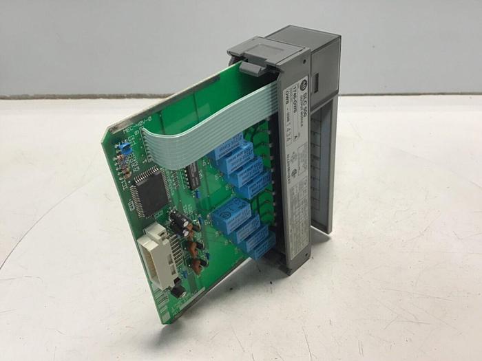 Used ALLEN BRADLEY Output Module 1746-OW8 SER A #131073