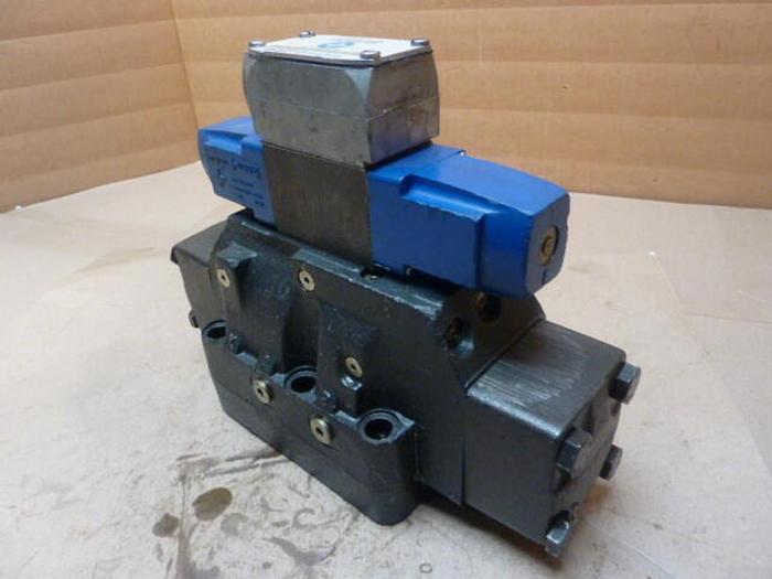 Used VICKERS Directional Valve DG5SH88CETWB21 Used