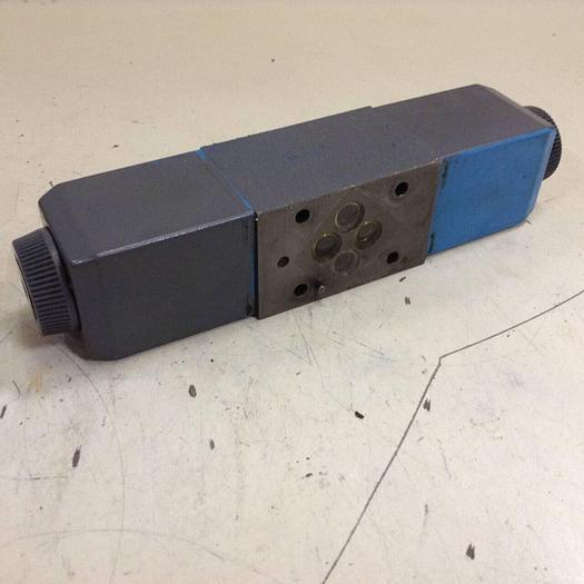 Used VICKERS Directional Valve DG4V-3-6C-M-U-HL7-60 Used