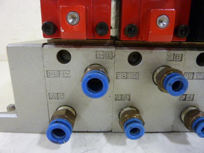Used SMC Control Block w/ Valves VS7-6-FG-D-3Z #60103