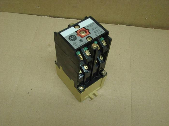Used ALLEN BRADLEY AC Relay 700-P800A1 SER B #13703