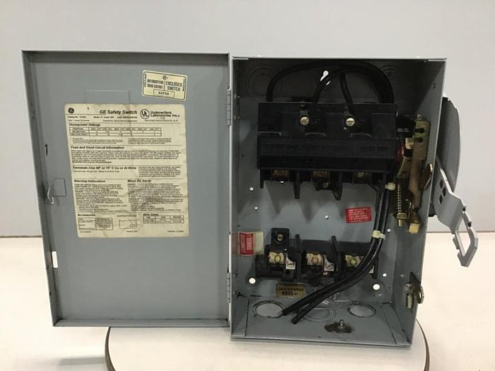 Used GENERAL ELECTRIC / GE 30 Amp Safety Switch TH3361 #120467