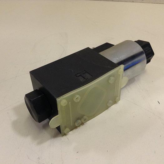 Used INTERNATIONAL Solenoid Directional Control Valve DG03-7A-24VDC82DN #80152