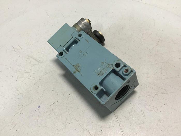 Used TELEMECANIQUE Limit Switch XCK-J-H7 #121854