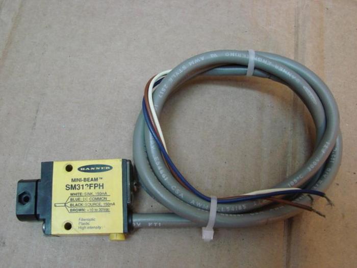 Used BANNER ENGINEERING Fiber Optic Sensor SM312FPH #21425