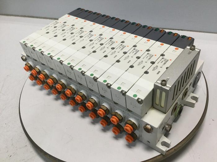 Used SMC Solenoid Valve Block VQ4301-5 #104386