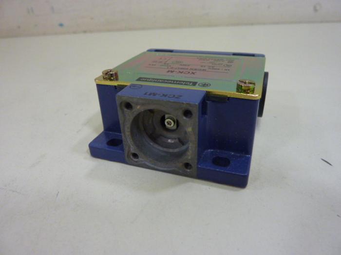 TELEMECANIQUE Limit Switch ZCK M1 #59385