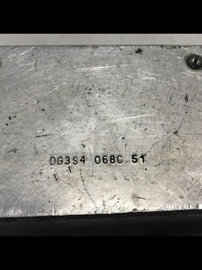Used VICKERS Valve DG3S4 068C 51 USED