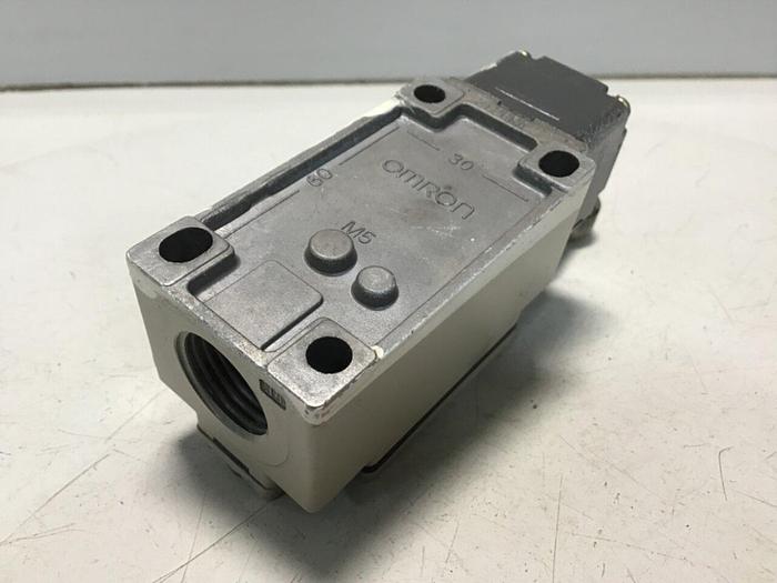 Used OMRON Limit Switch D4B-2115N-R #121530