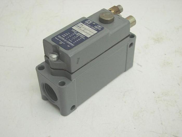 Used SQUARE D Limit Switch 9007AW26 #12430