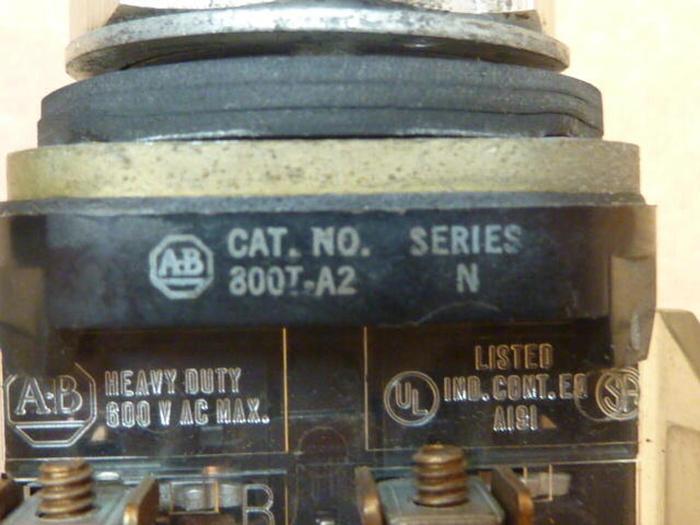 Used ALLEN BRADLEY Push Button 800T-A2 BLACK #38178