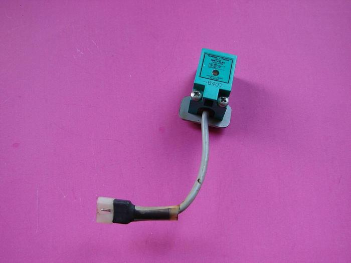 Used PEPPERL & FUCHS Proximity Switch NBB7-F-10-E0 #10563