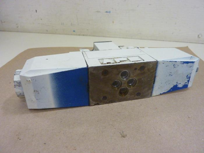 Used VICKERS Tokimec Directional Control Valve DG4V32CMP7H750 Used