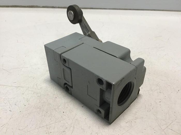 Used SQUARE D Limit Switch 9007-C52B2 #122023