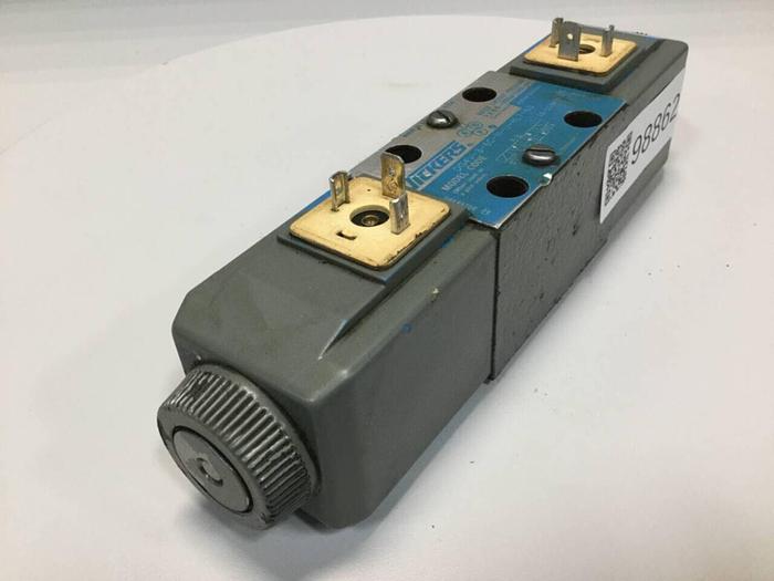Used VICKERS Directional Valve DG4V-3-6C-M-U-HL7-60 Used