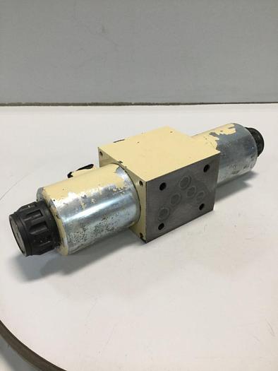 Used MANNESMANN REXROTH Hydraulic Valve 4WE10J32CG24N9K4 #114702