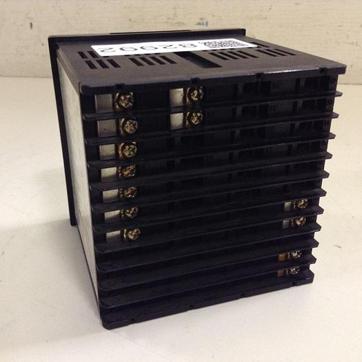 Used BARBER COLMAN Temperature Controller MAQ8-01905-001-0-00 #82992