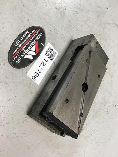 Used GENERIC Wedge Leveling Mount 6 1/8 X 2 5/8 M/M #122796