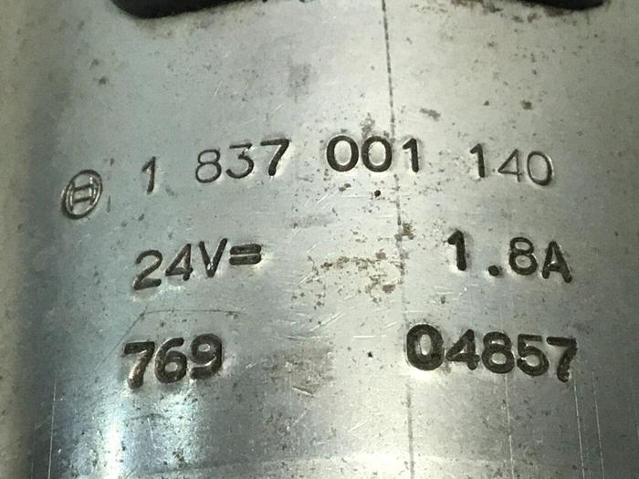 Used BOSCH Hydraulic Valve 0 810 001 830 Used