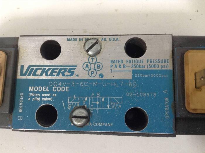 Used VICKERS Directional Valve DG4V-3-6C-M-U-HL7-60 Used