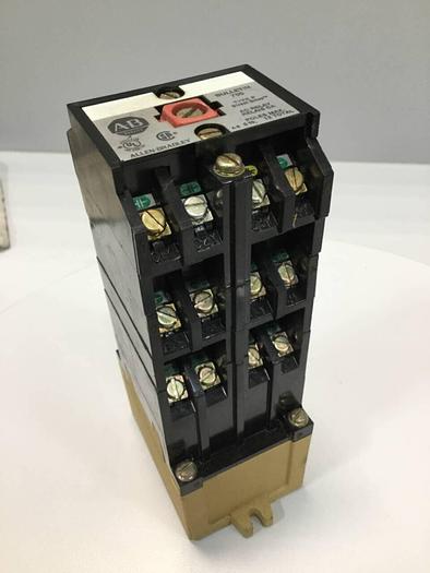 Used ALLEN BRADLEY AC Relay 700-P800A1 SER B #92940