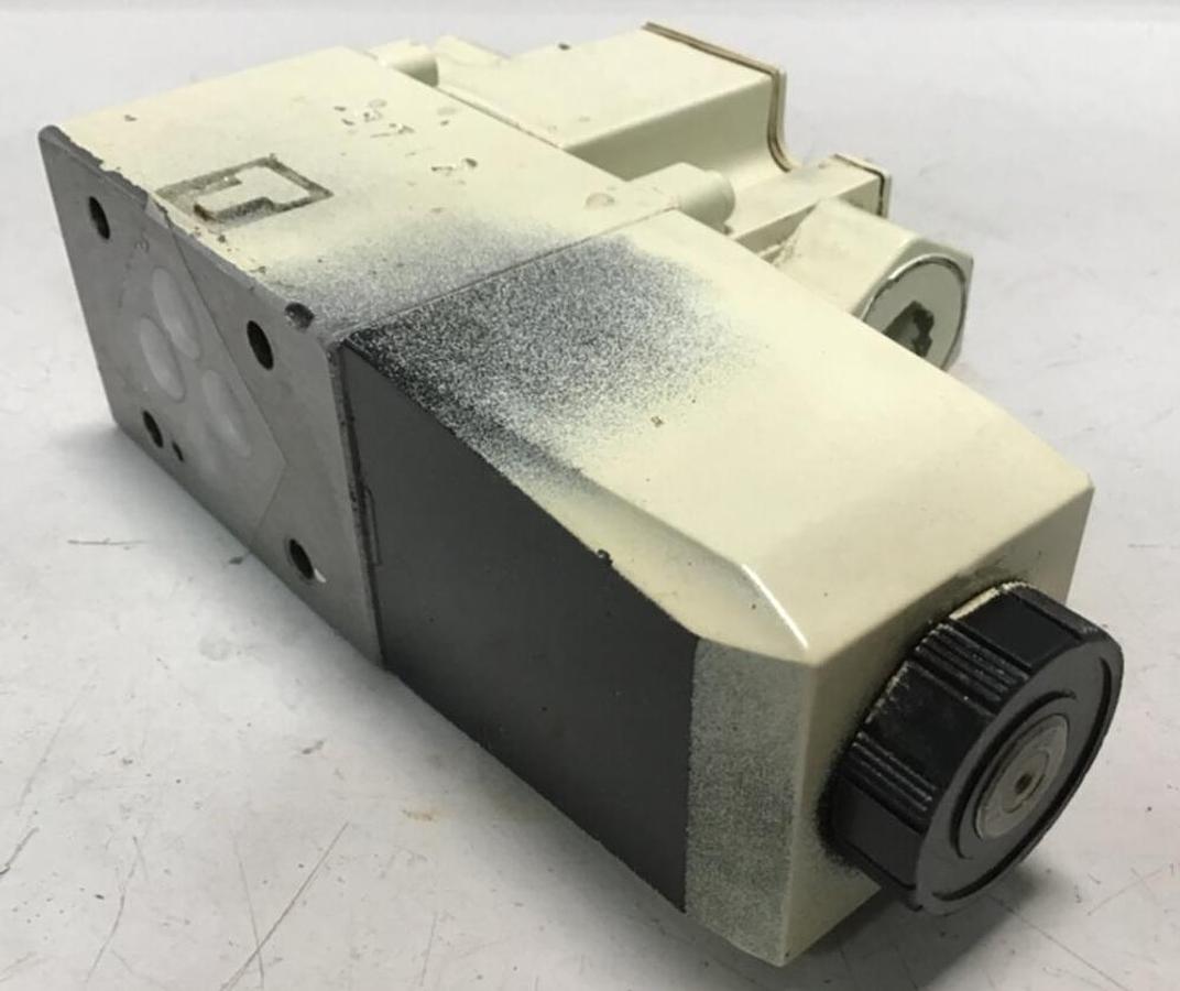 Used VICKERS Directional Control Valve DG4V32AMP7H750 USED
