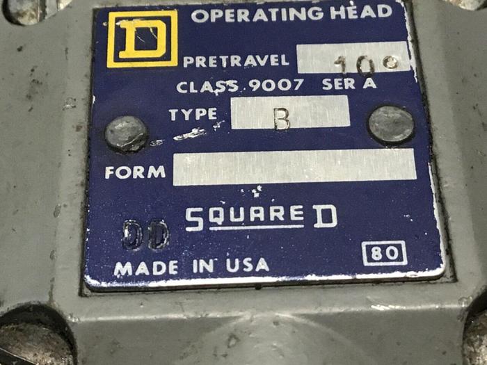 Used SQUARE D Limit Switch 9007-C52B2 #121710