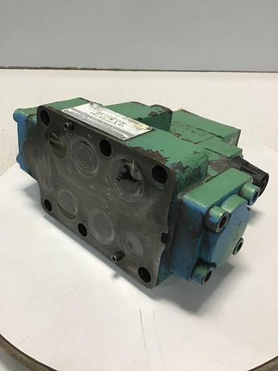 Used VICKERS Directional Control Valve DG4V-3-6C-M-W-B-40 USED