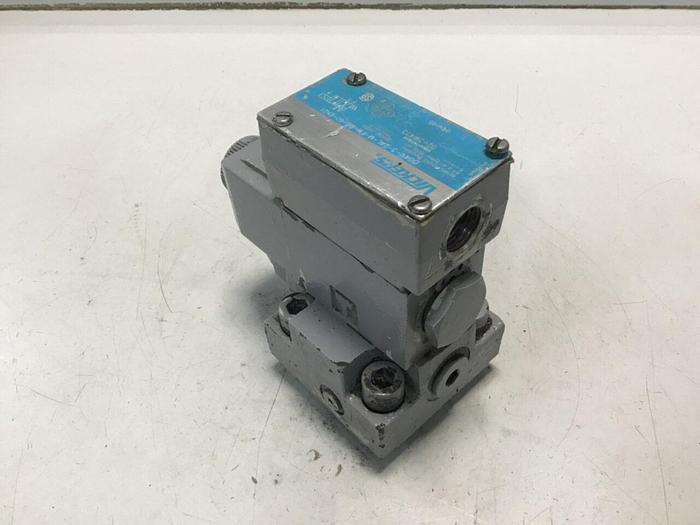 Used VICKERS Valve DG4V32ALMFWB660EN21 #138777