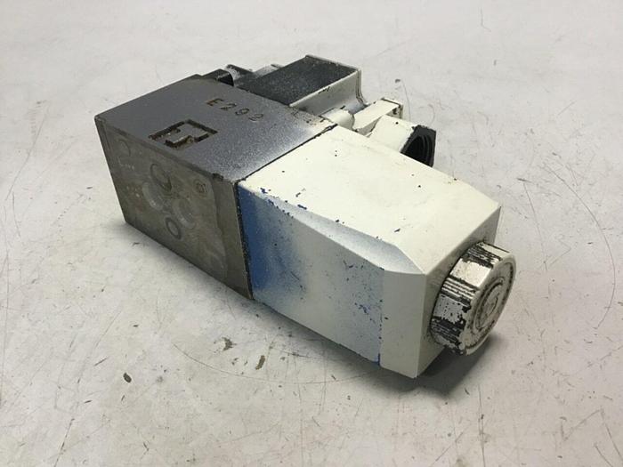 Used VICKERS Directional Control Valve DG4V32AMP7H7P1050 #138090