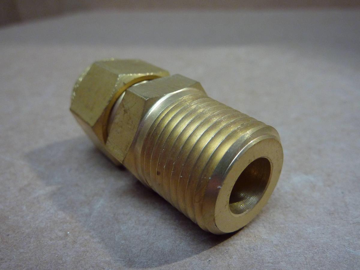 SWAGELOK Male Connector B-810-1-8 #39279