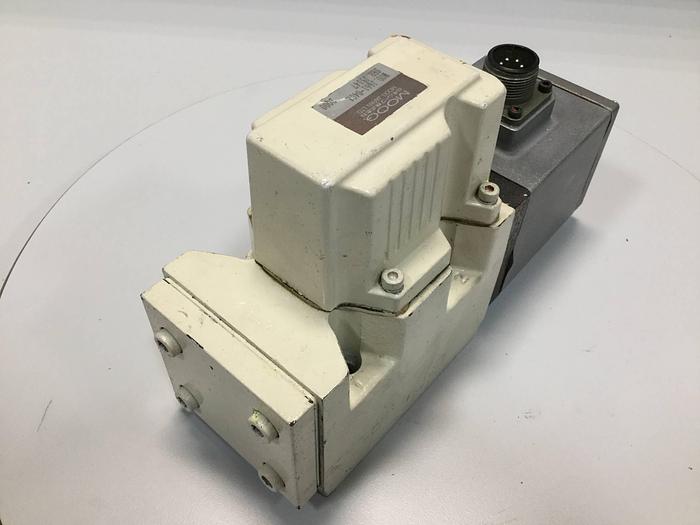 Used MOOG Servo Valve J661-040A Used