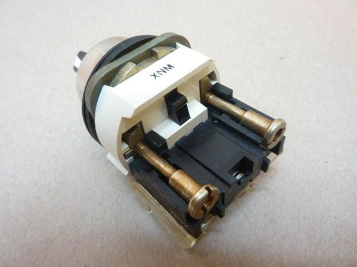 Used ALLEN BRADLEY Selector Switch 800T-H2 SER T #38121