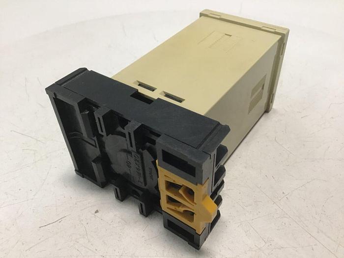 Used OMRON Temperature Controller E5C2-R20K-31 #114286