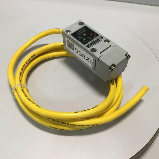 Used ALLEN BRADLEY Inductive Proximity Sensor 802PR-LBAA1 #96829