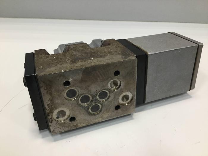 Used MOOG Servo Valve J661-040A #95820