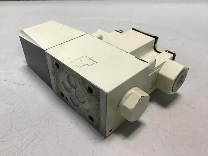 Used VICKERS Tokimec Directional Control Valve DG4V-3-2AL-M-P7-H-7-50 #132968