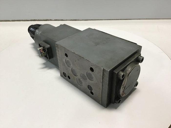 Used MANNESMANN REXROTH Proportional Flow Control Valve 4WRE10EA641224Z4M468 Used