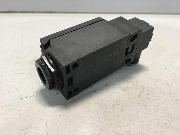 Used OMRON Limit Switch D4N-1222 #121654