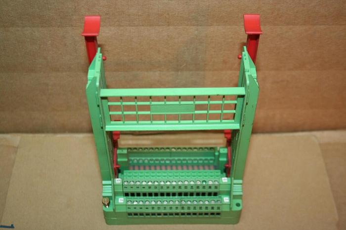 Used PHOENIX CONTACT Plug-In Card Holder SKBI64/F48 Used