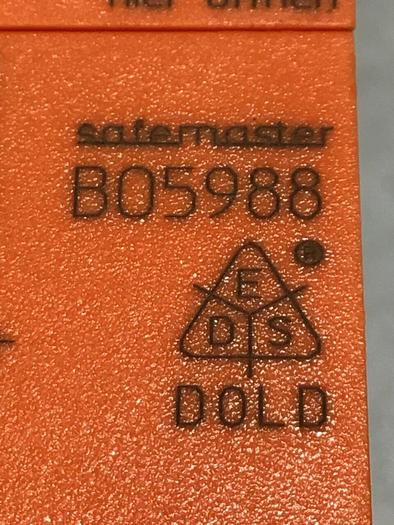 Used DOLD Safemaster Safety Relay B05988.61/324 USED