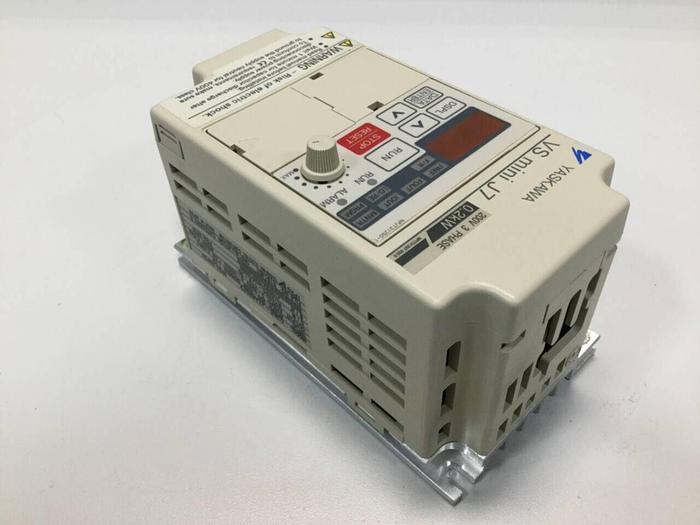 Used YASKAWA VS Mini J7 Drive CIMR-J7AA20P2 #98526