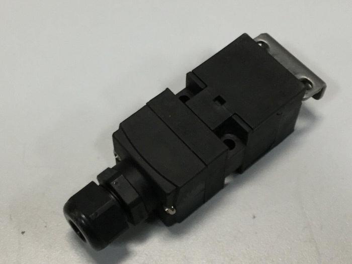 Used SCHMERSAL Safety Interlock Switch AZ 17-11ZK #103743
