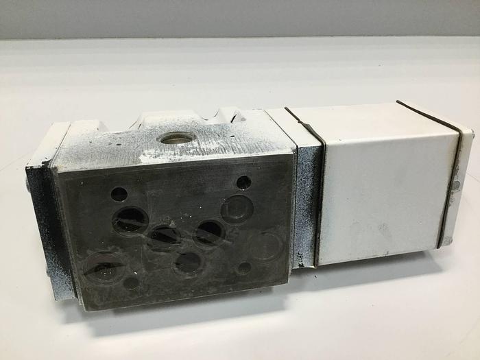 Used MOOG Servo Valve J661-335 Used