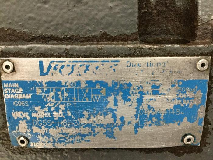 Used VICKERS Valve DG4V-3-6C-M-U-HL7-60-B13 Used