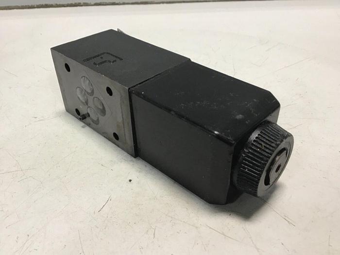 Used VICKERS Valve DG4V-3S-6B-M-U-H5-60 Used