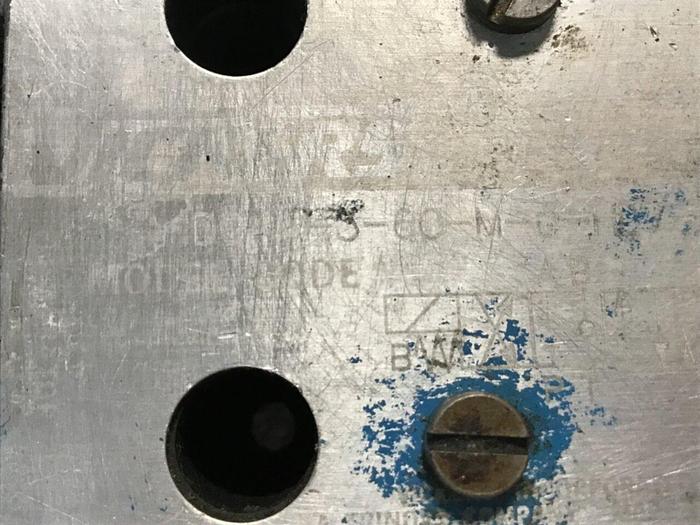 Used VICKERS Directional Valve DG4V-3-6C-M-U-HL7-60 Used