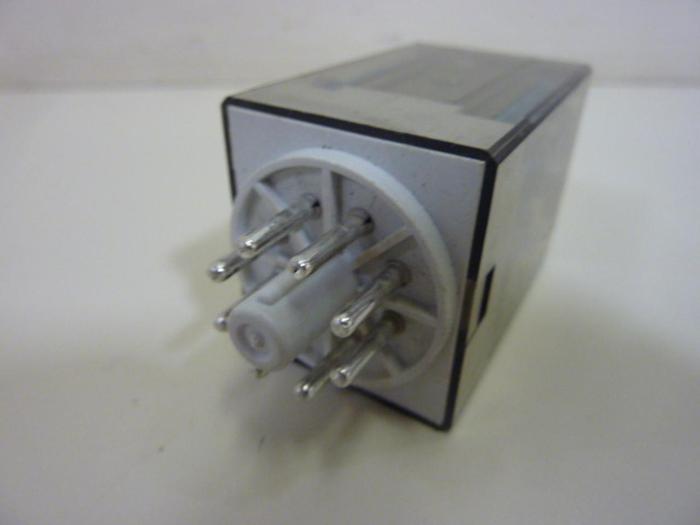 Used ALLEN BRADLEY Relay 700-HA32Z24 SER D #50471