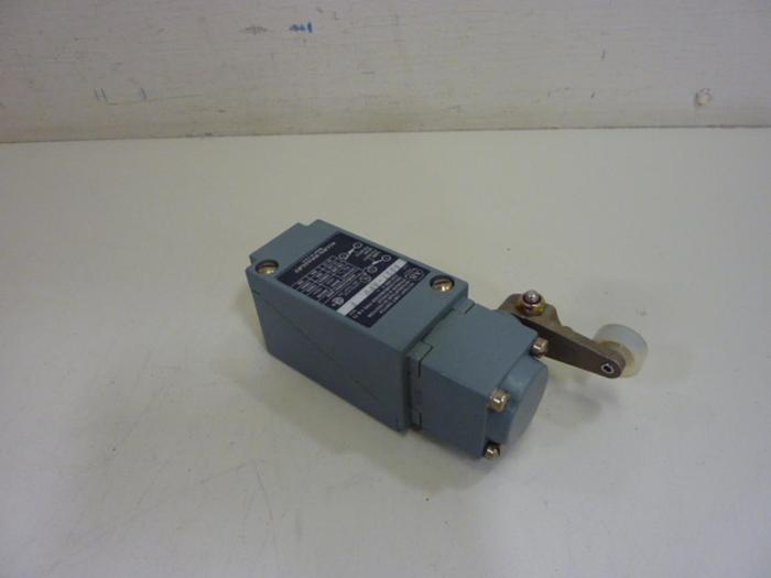 Used ALLEN BRADLEY Oiltight Limit Switch 802T-APV SER F USED #57595