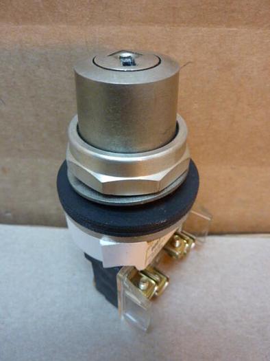Used ALLEN BRADLEY Selector Switch 800T-H3303 SER T #29342